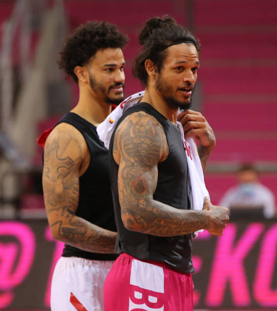 他在落后的 他在落后的